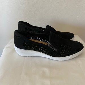 AK Sport Black Eyelet 8M